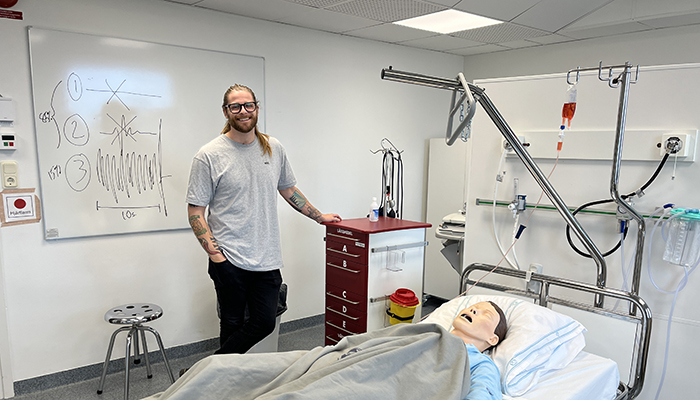 Björn Erfors vid Hälsohögskolan tilldelas det pedagogiska priset.