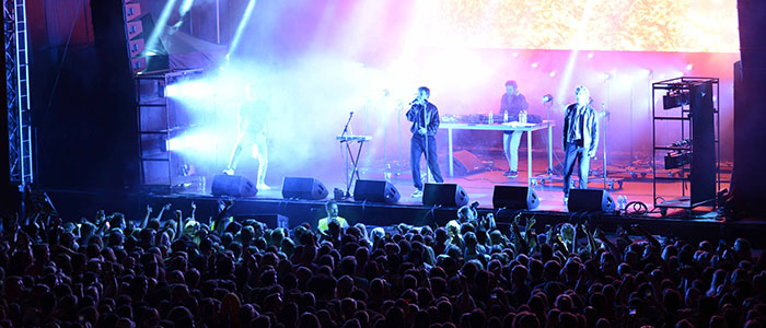 folkhav på konsert