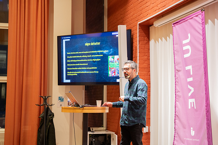 Radu Dinu föreläser.