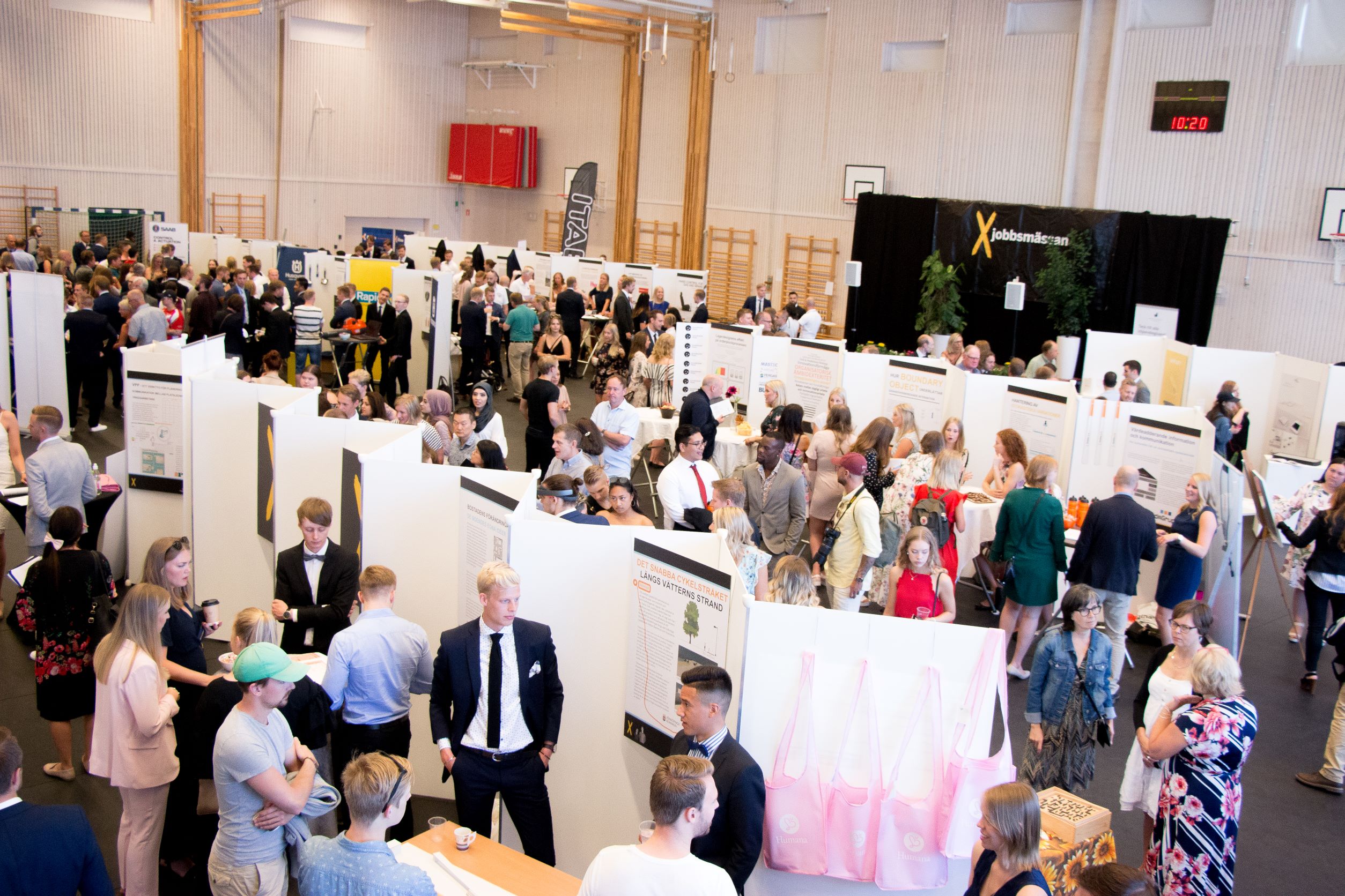 Xjobbsmässan på Campus Arena vid Jönköping University.