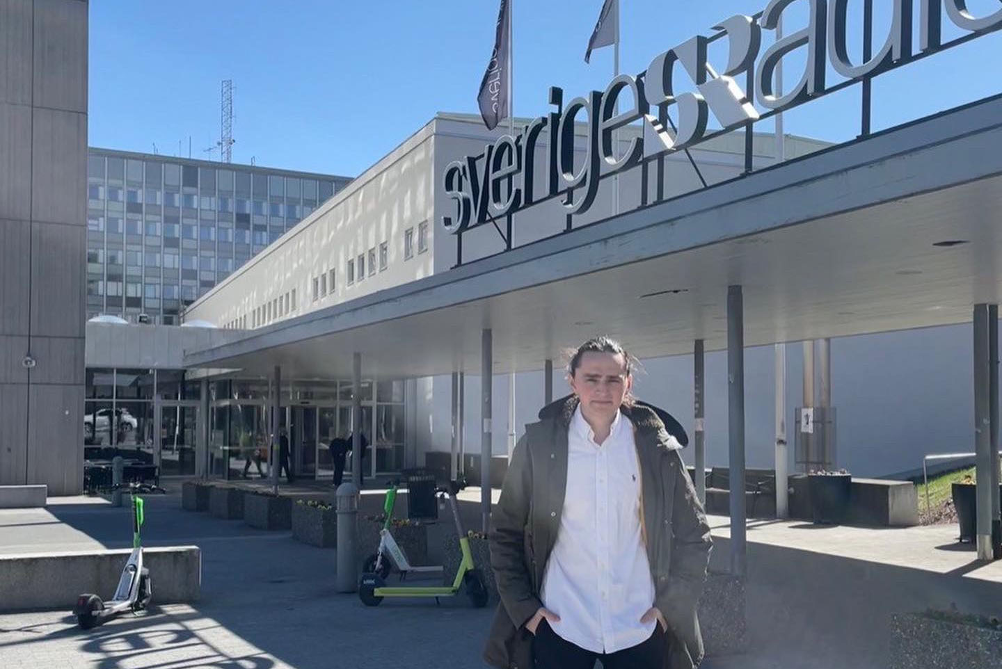 Karl Volkohon in front of the "Radio House" in Stockholm.