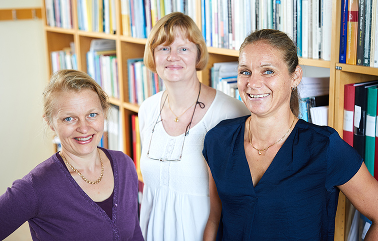 Sofia Kjellström (t.v.) tillsammans med docenterna Ann-Christine Andersson och Kristina Areskoug-Josefsson, som också kommer att delta i projektet. Foto: Patrik Svedberg