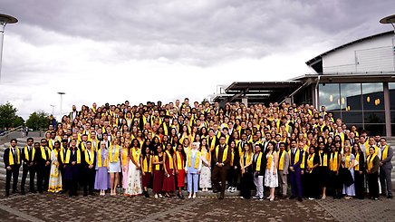 Avslutning vid Tekniska Högskolan, studenter på campus